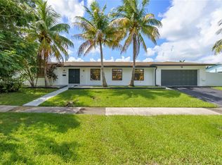 15640 Palmetto Club Dr, Miami, FL 33157