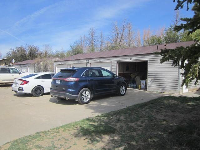 1st image of 460 W Cottonwood St