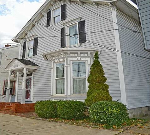 2nd image of 250 Main St