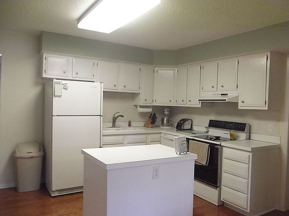 3rd image of 1501 E Lawn Plaza Dr