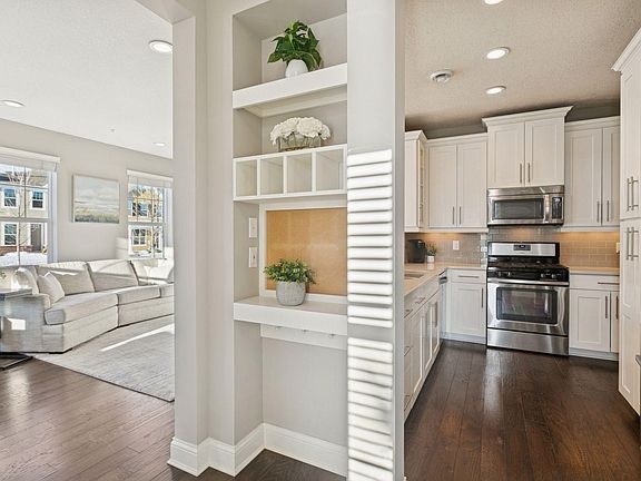 5th image of 8398 Jonquil Ln N