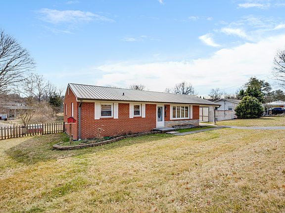 2nd image of 606 Pine Ridge Rd