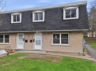 76 Borden Pkwy #10, Kitchener, ON N2M3T4