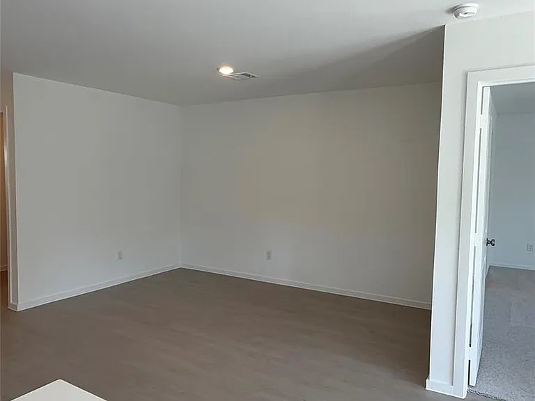 327 Parkin Ct — Photo 7