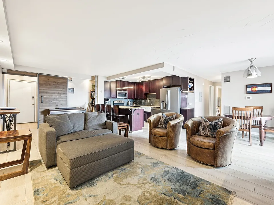 2 Adams St #705