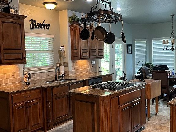 3rd image of 3 Clifford Ln