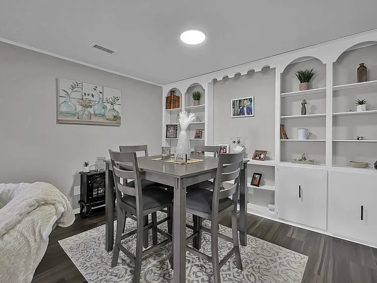 Woodgate Apartments — Photo 7
