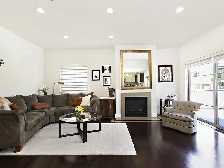 1744 Granville Ave #106 — Photo 3