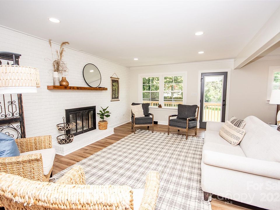 1st image of 530 Holland Dr