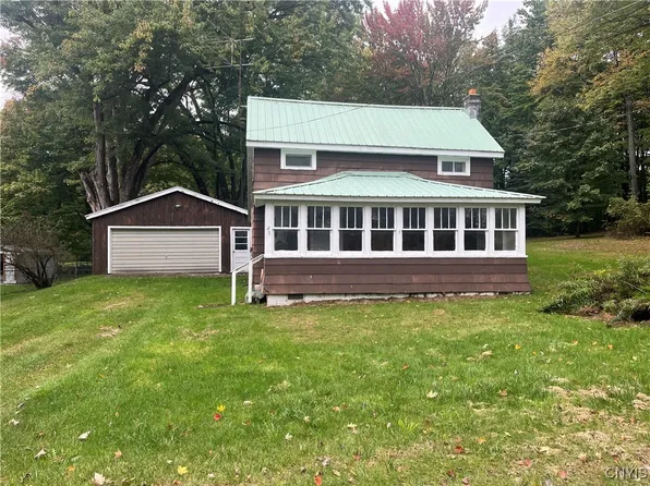 45 Railroad St, Bernhards Bay, NY 13028