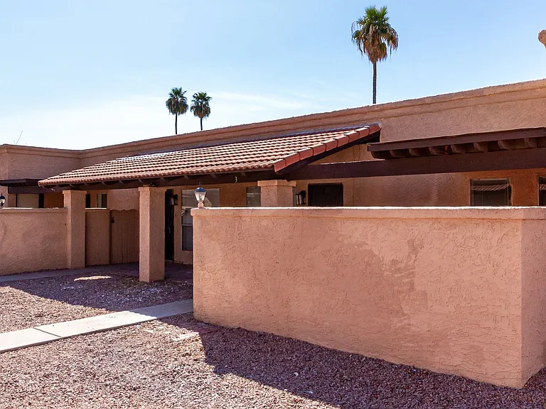 615 N Arrowhead Dr — Photo 4