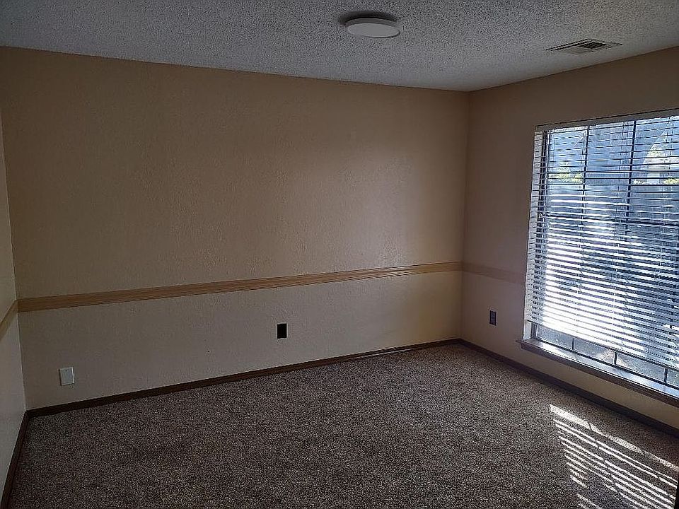 1st image of 709 Conestoga Dr