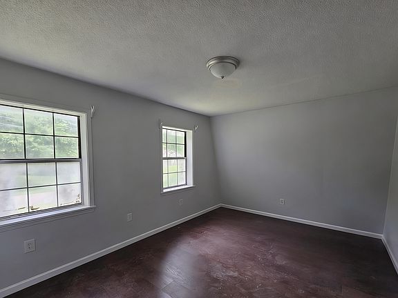 5th image of 2417 Robertsdale Rd