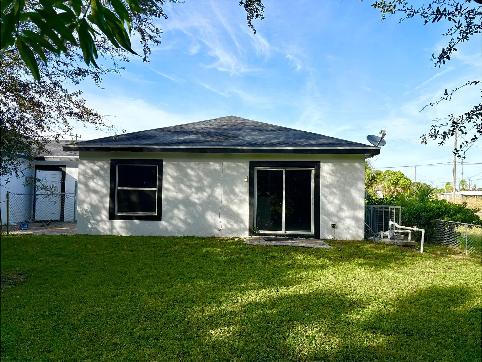 1 bed, 1.0 bath, $900 — Photo 2