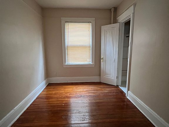 3rd image of 832 Calhoun Ave #1F