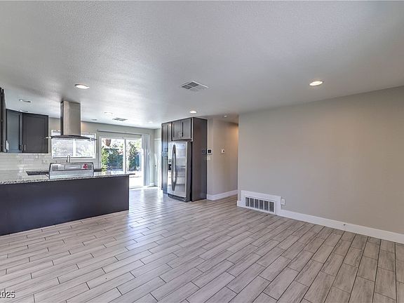 4th image of 4108 Montebello Ave