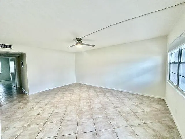 1047 Exeter Dr #C — Photo 7
