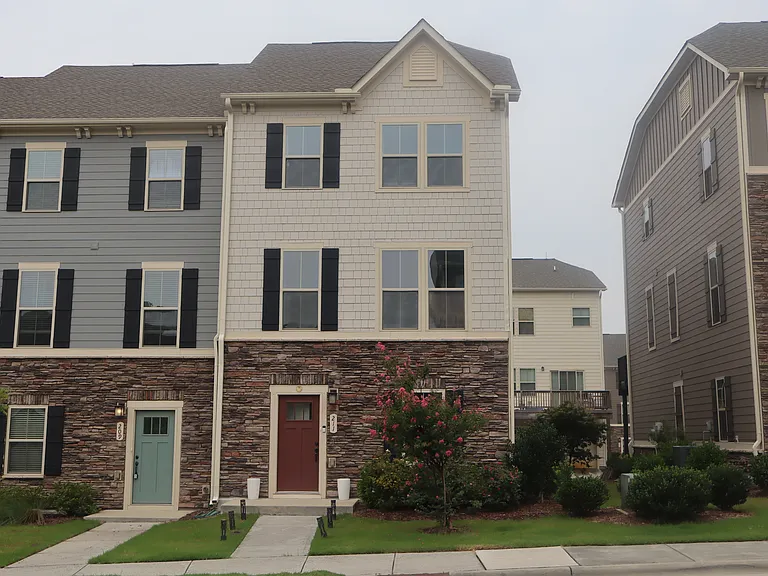 211 Timber Forest Ln — Photo 2