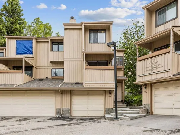235 Berwick Dr NW #24, Calgary, AB T3K 1P6