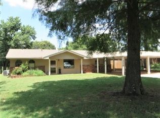 716 W Almar Dr, Chickasha, OK 73018