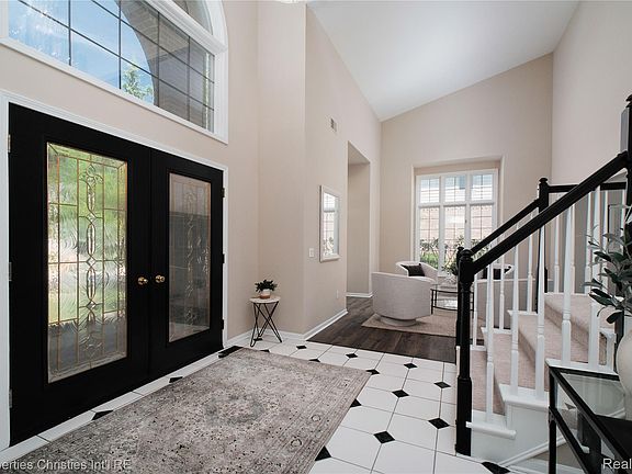 4th image of 22452 Fuller Dr