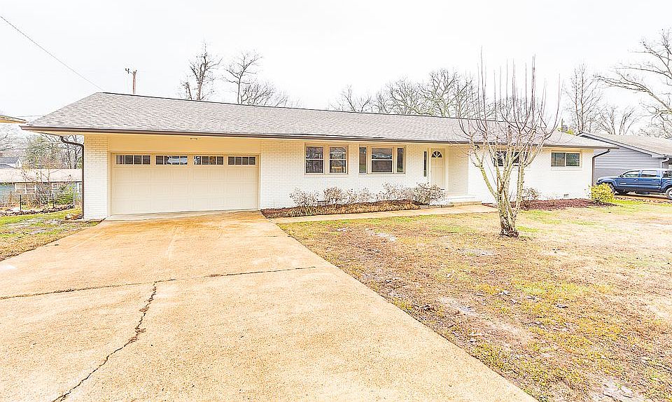 1st image of 844 Belvoir Crest Dr