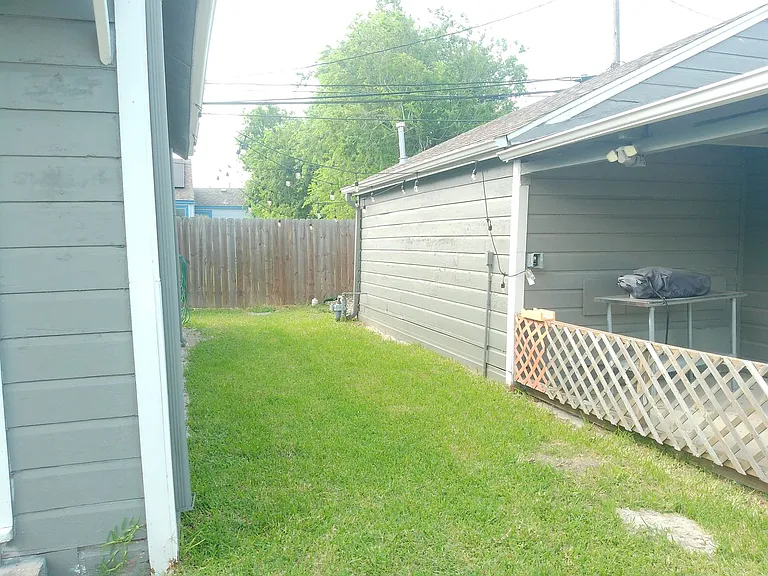 410 Indiana Ave — Photo 18