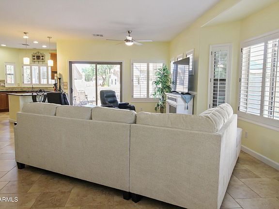5th image of 1582 E EARL Drive