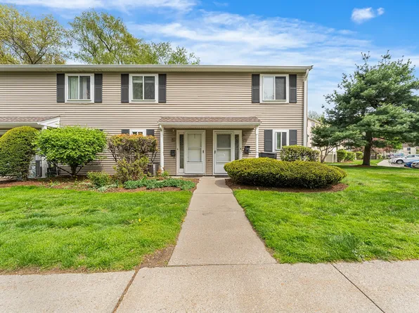 42 Village Brook Ln, Natick, MA 01760