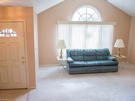 5th image of 548 Greenbriar Dr
