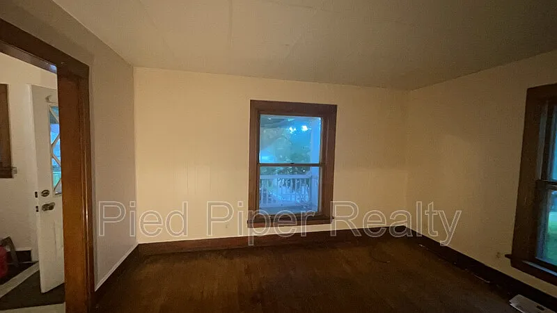 2 bed, 1.0 bath, 1078 sqft, $1,295 — Photo 3