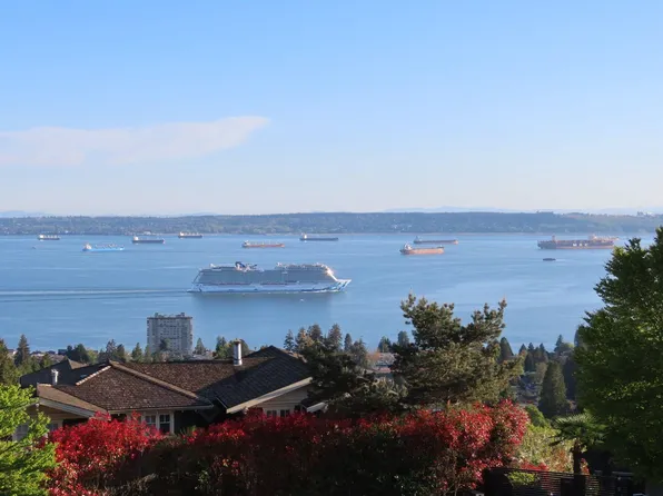 2353 Orchard Ln, West Vancouver, BC V7V 4X6