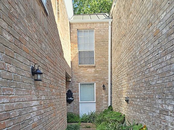 2nd image of 108 Phanturn Ln