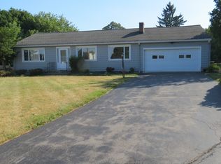 4270 Taunton Heights Dr, Syracuse, NY 13219