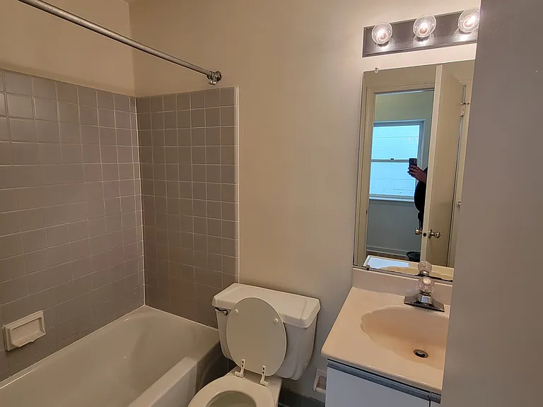 1015 Bainbridge St #3A — Photo 7