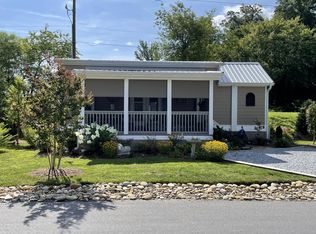 59 Drifting Brook Ln, Flat Rock, NC 28731