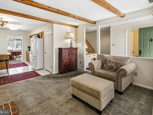 212 Clover Hill Ct, Yardley, PA 19067