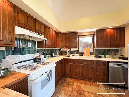 276 Ainslie St #2 Photo 1 276 Ainslie St #2 Photo 1