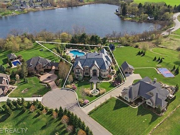 2nd image of 69225 Lake Point Ct