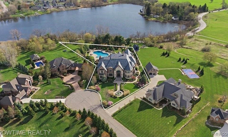 1st image of 69225 Lake Point Ct