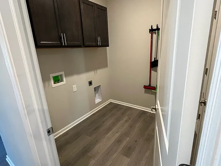 514 Curry Dr — Photo 8