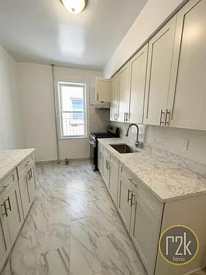 Rented by Realty 2000 Corp | media 11