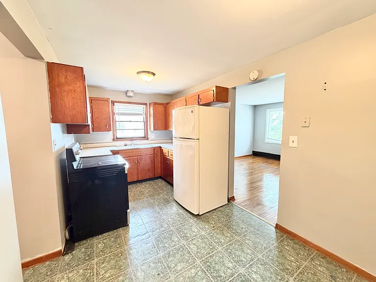 74 Newman St #4 — Photo 7