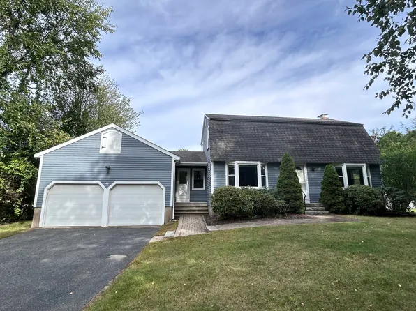 42 Edgewood Rd, Southborough, MA 01772