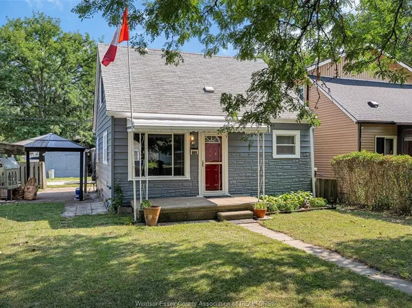 699 Capitol St, Windsor, ON N8X 3E9