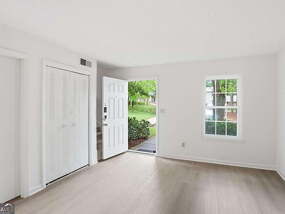 3rd image of 413 Promenade Ct SW