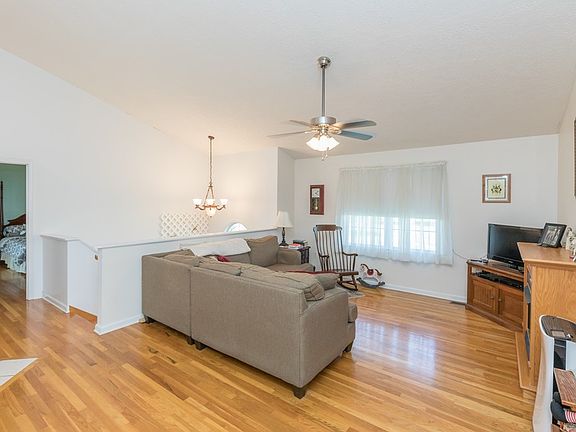 5th image of 191 Southcrest Dr