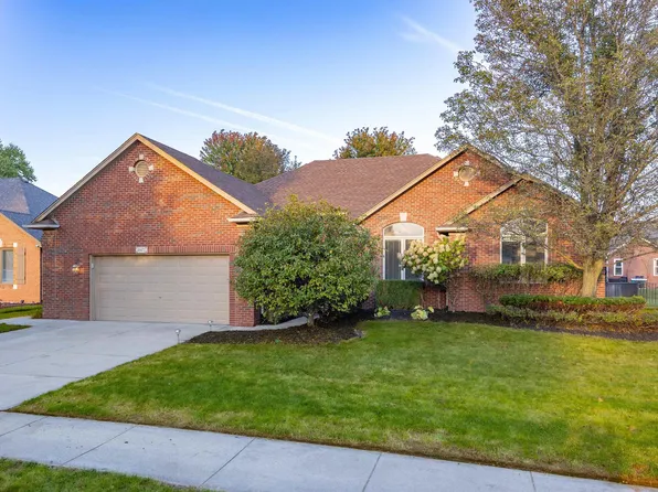 49472 Helmsley Dr, Macomb, MI 48044