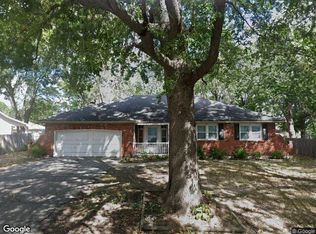 1005 SW Skyline Dr, Blue Springs, MO 64015