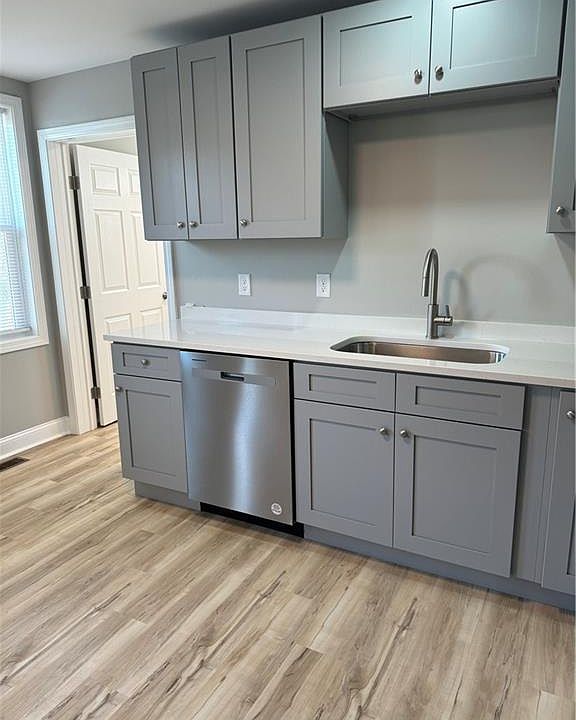1st image of 714 Dyer Ave #712